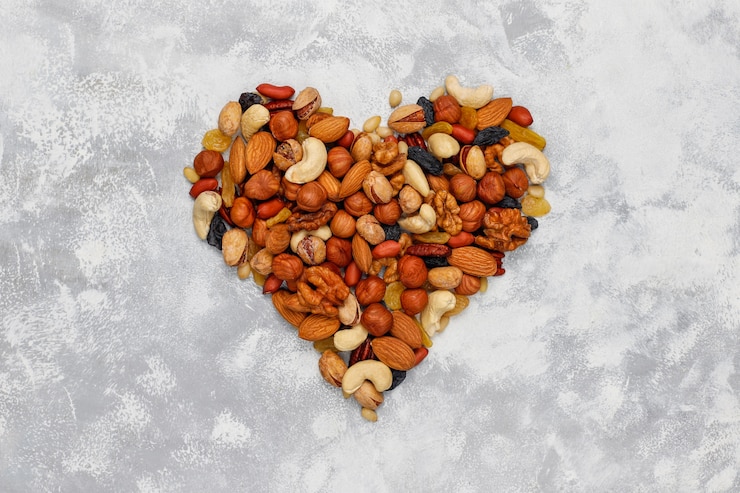 Which are the health benefits of nuts?